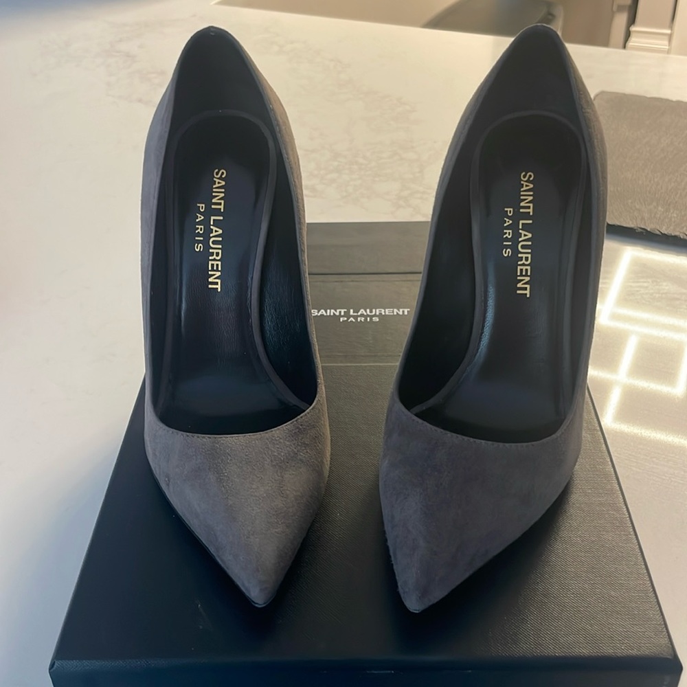 Beautiful suede Saint Laurent pumps